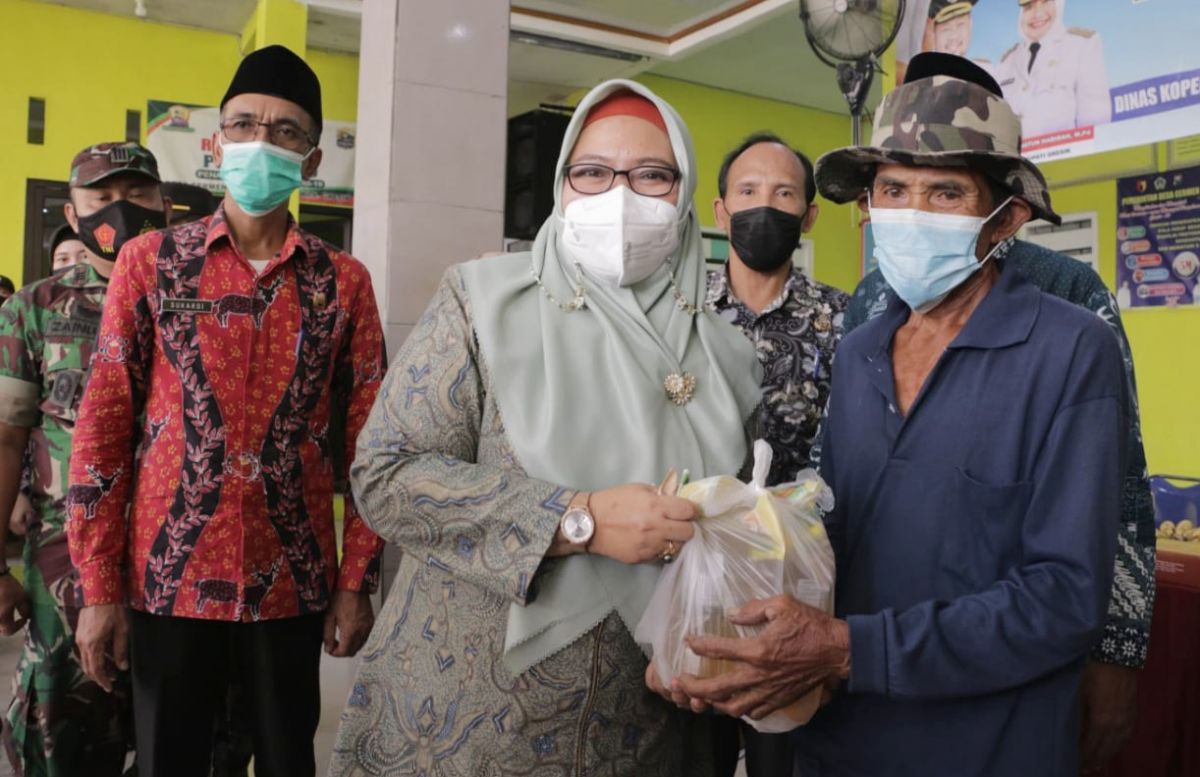 Pemkab Gresik Gencar Lakukan Operasi Pasar Minyak Goreng Murah