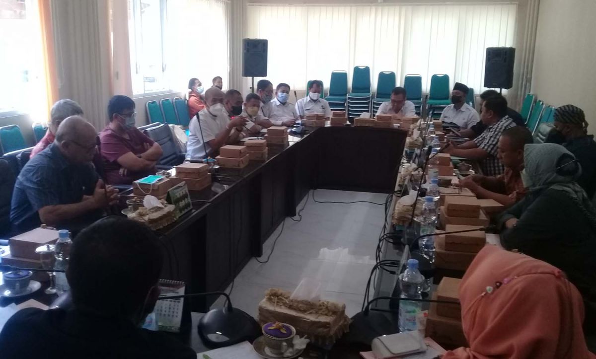 Warga mengadu ke Komisi III DPRD Kota Probolinggo soal bau sampah di pasar baru
