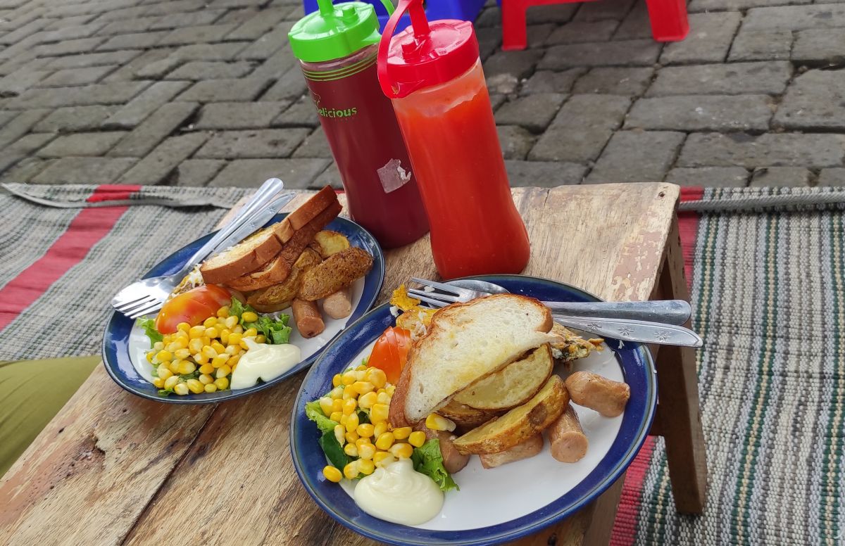 American breakfast ala Dwi Suprapto di Kota Madiun. (Foto: Mita Kusuma/jatimnow.com)