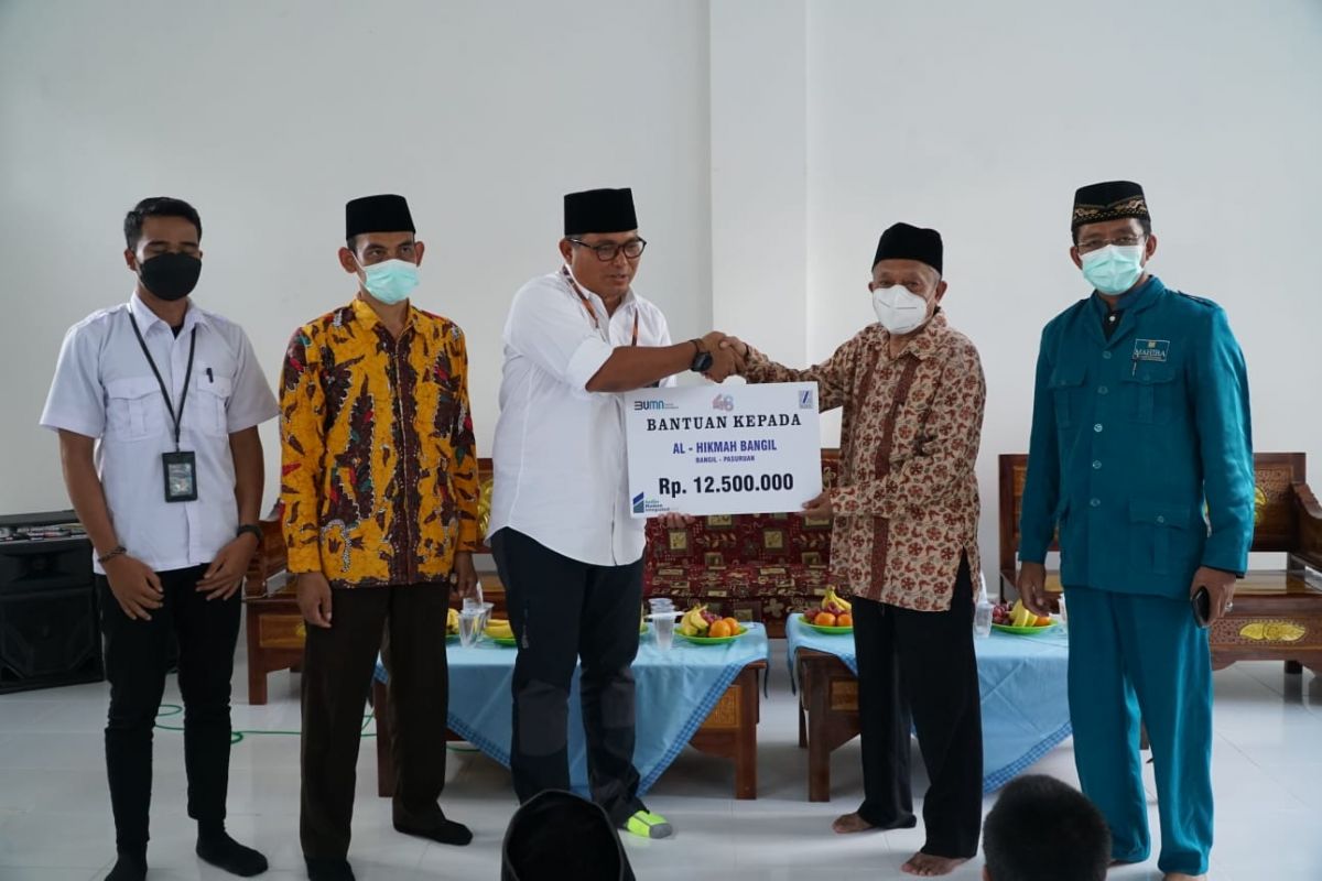 PT SIER memberikan bantuan kepada panti asuhan.(Foto: Humas PT SIER)