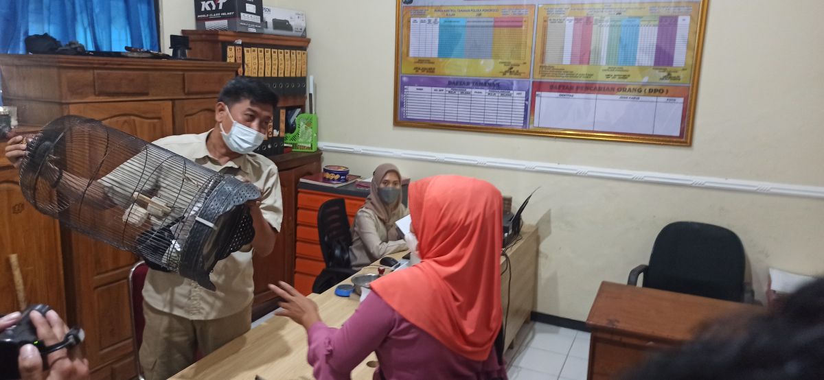 Polisi Dalami Penyebab Pujiati Dilempar Sangkar Burung, karena Cemburu?