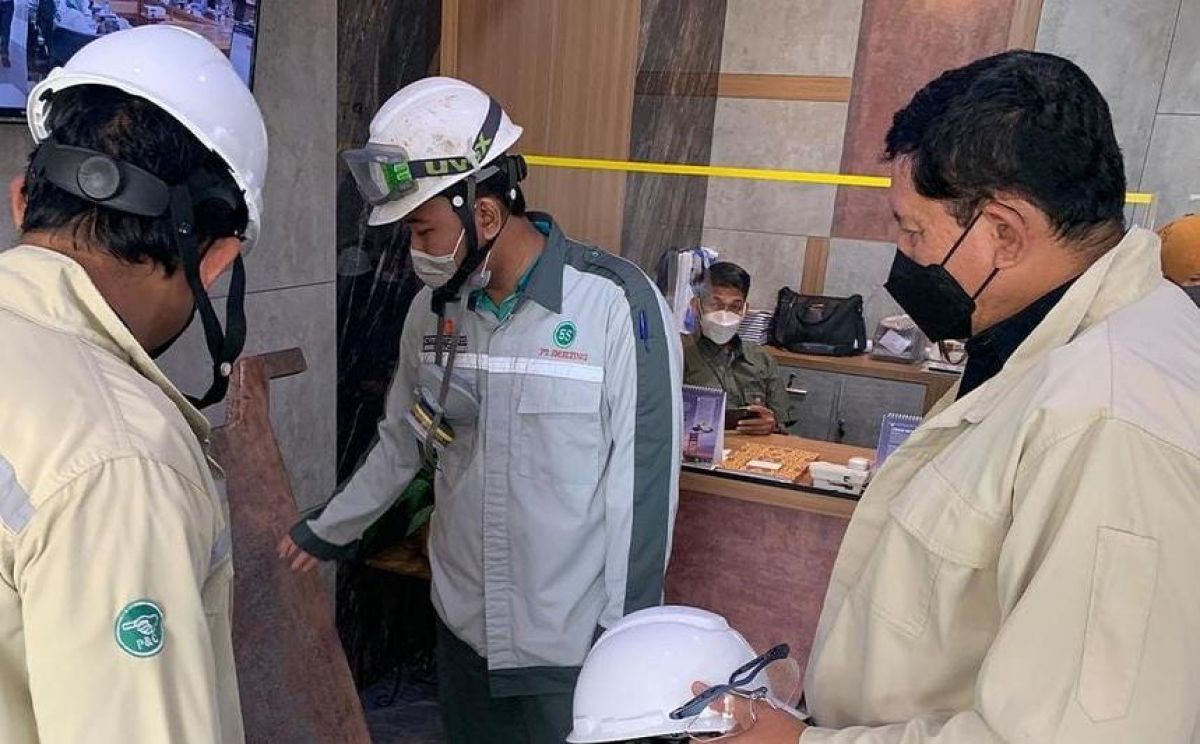 Pejabat Bea Cukai Gresik saat berkunjung ke PT Smelting.(Foto: Humas Bea Cukai Gresik)