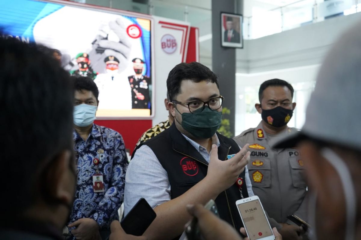 Bupati Kediri Hanindhito Himawan Pramono usai memimpin rapat evaluasi.(Foto: Humas Pemkab Kediri)