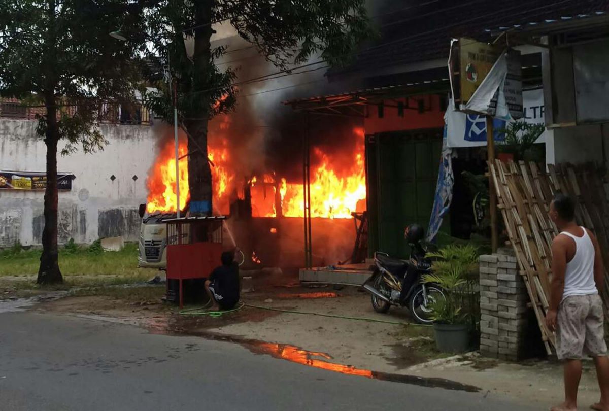 Pilihan Pembaca: Bus Unida Terbakar, Hobi Pelihara Ular, Pasar Murah Jatimnow
