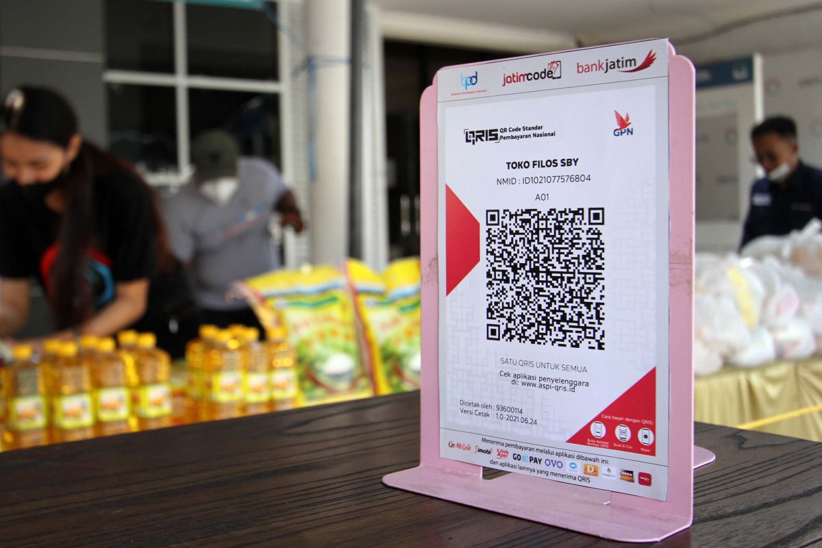 Pasar sembako murah yang dilaksanakan jatimnow.com berjalan lancar berkat dukungan Bank Jatim. (Foto-foto: Sahlul