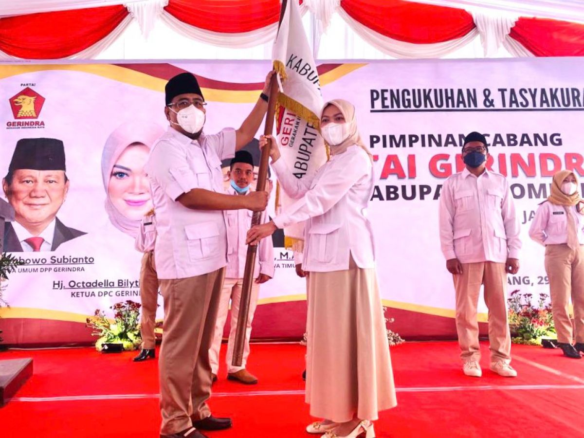 Saat Anwar Sadad melantik Octadella dan pengurus DPC Gerindra Jombang.(Foto: Gerindra Jatim/jatimnow.com)