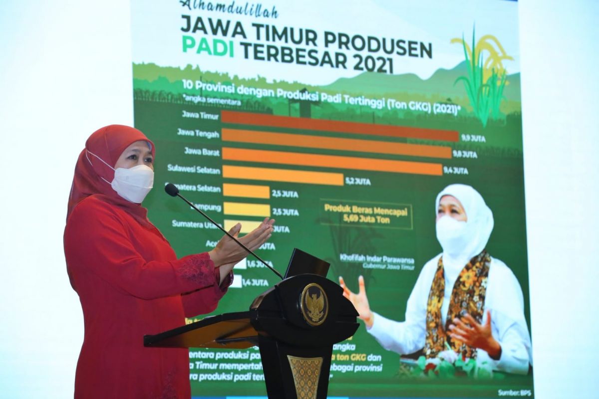 Gubernur Jatim Khofifah Indar Parawansa saat pelantikan dan pengukuhan pengurus ICMI Orwil Jatim. (Foto: dok Pemprov Jatim/jatimnow.com)