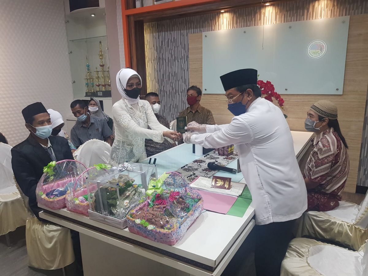 Proses ijab kabul tahanan Polrestabes Surabaya Andry Kurnia dengan Fadhilah. (Foto: Humas Polrestabes Surabaya/jatimnow.com)