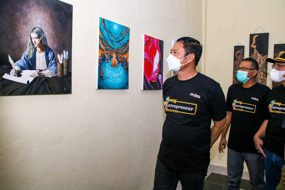 Bupati Lamongan, Yuhronur Efendi bersama Wabub Kh. Abdul Rouf usai meresmikan Rumah Inspirasi . (Foto: Prokopim Kabupaten Lamongan for jatimnow.com)