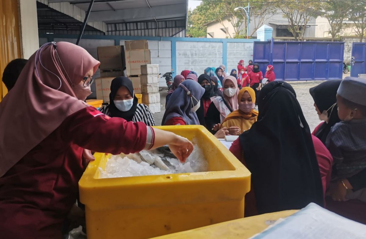 Melihat dari Dekat Tradisi Megengan Jelang Ramadan Perusahaan Rajungan di Gresik
