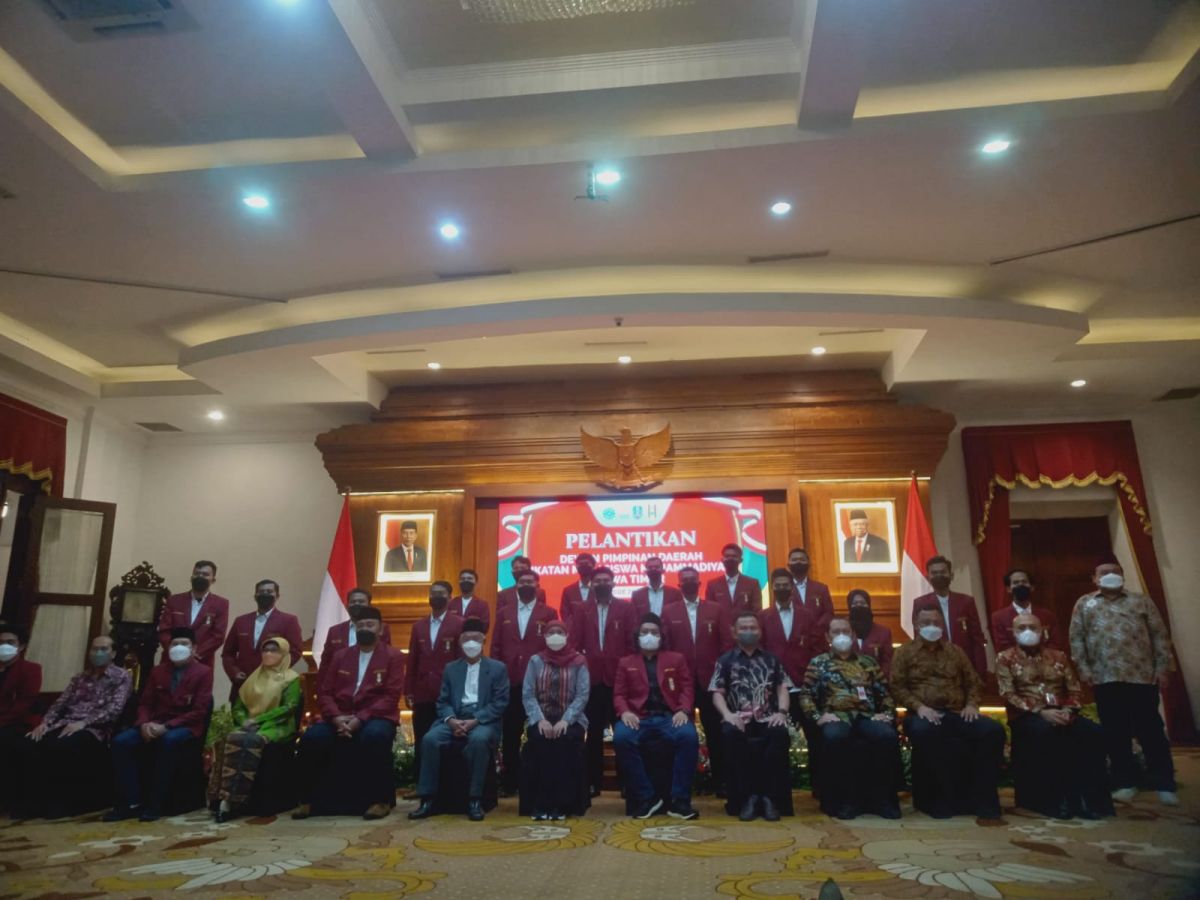 Pengurus IMM Jatim usai dilantik di Gedung Negara Grahadi.(Foto: Ni'am Kurniawan/jatimnow.com)
