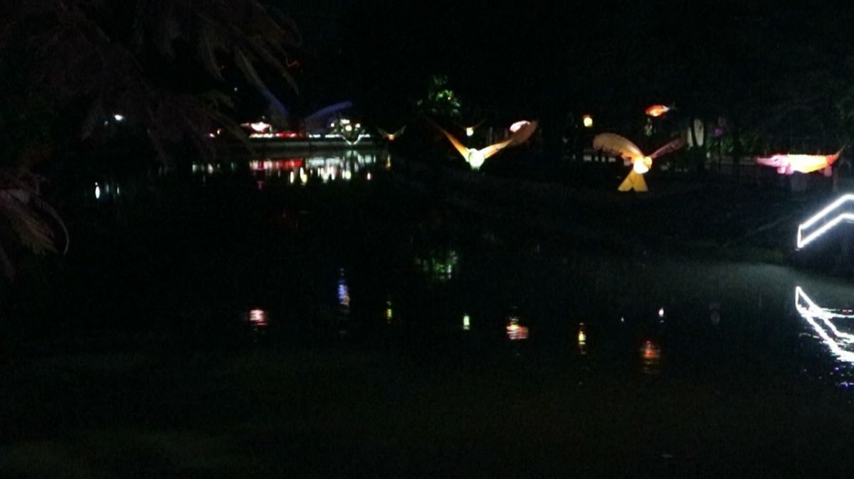 Sungai Kalimas Surabaya yang terlihat dangkal tenyata secara gaib sangat dalam. (Foto: Fajar Mujianto/jatimnow.com)