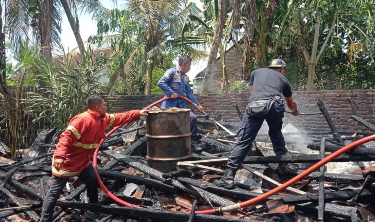 Rumah Warga Banyuwangi Ludes Terbakar, Api Diduga dari Tungku