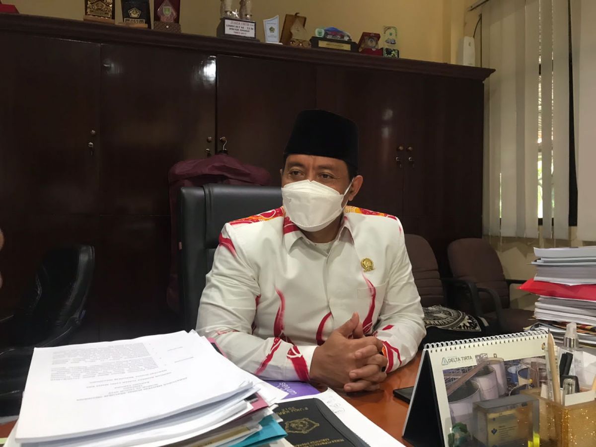 Ketua Komisi D DPRD Sidoarjo, Dhamroni Chudlori saat ditemui di kantor DPRD Sidoarjo (Foto: Zainul Fajar/jatimnow.com)