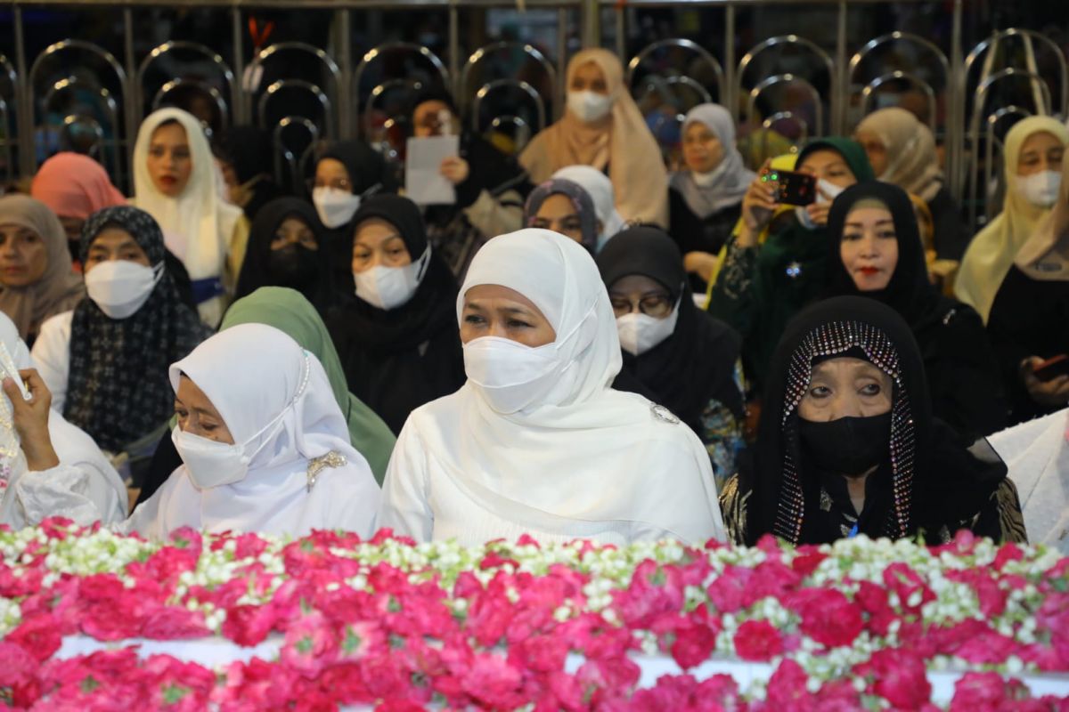 Gubernur Khofifah saat menghadiri Haul Agung Sunan Ampel. (Foto: Humas Pemprov Jatim)