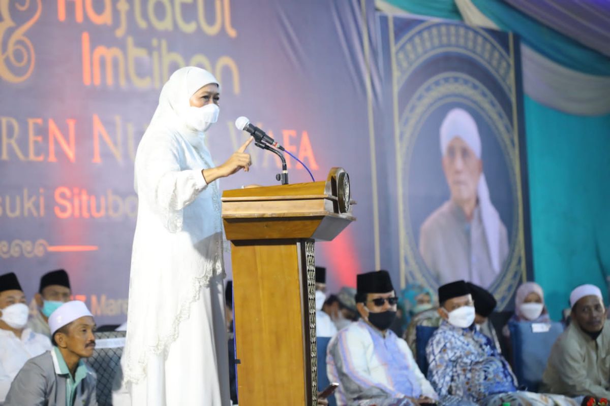 Malam Nisfu Syaban, Khofifah Salawatan di Ponpes Nurul Wafa Situbondo