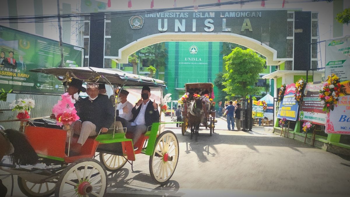 Raih Akreditasi Baik Sekali, Unisla Kirab Keliling Kota Lamongan