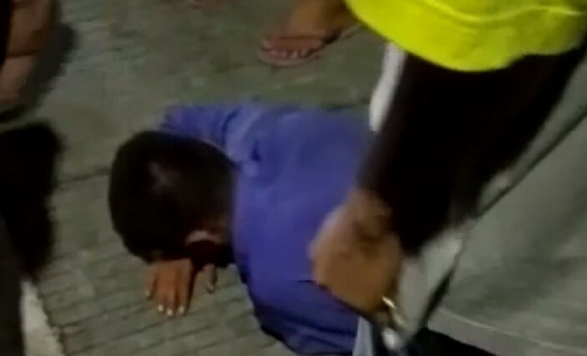 Gondol Tas Berisi HP dan Uang Penjaga Warkop, Maling di Pasuruan Dihajar Warga