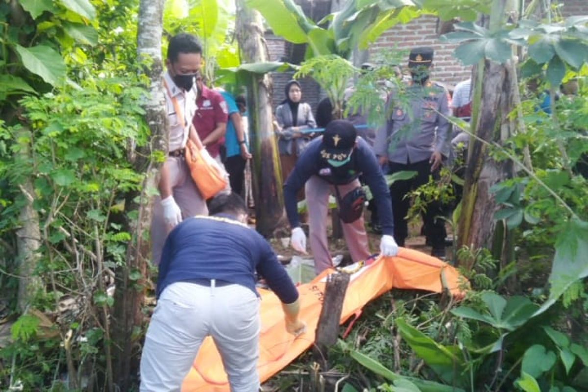 Buang Sampah, Warga Desa Matesih Madiun Temukan Mayat Bayi di Sungai