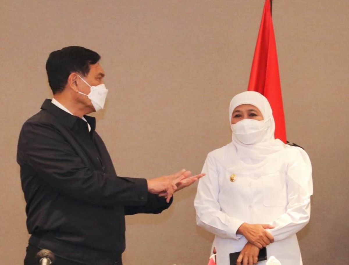 Menko Marves Luhut B Pandjaitan bersama Gubernur Jatim Khofifah Indar Parawansa. (Foto: dok Pemprov Jatim/jatimnow.com)