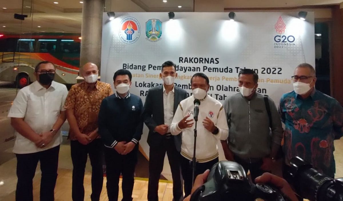 Menpora Zainudin Amali memberi keterangan pers usai membuka Rakornas  Bidang Pemberdayaan Pemuda di Surabaya. (Foto:  Ni'am Kurniawan/jatimnow.com)
