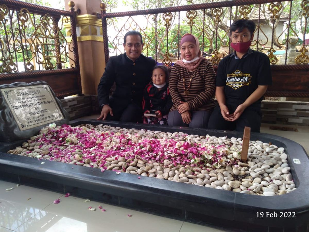 Bambang Surono, pria yang disebut mirip Didi Kempot saat di makam.(Foto: Dokumen Pribadi Bambang Surono)