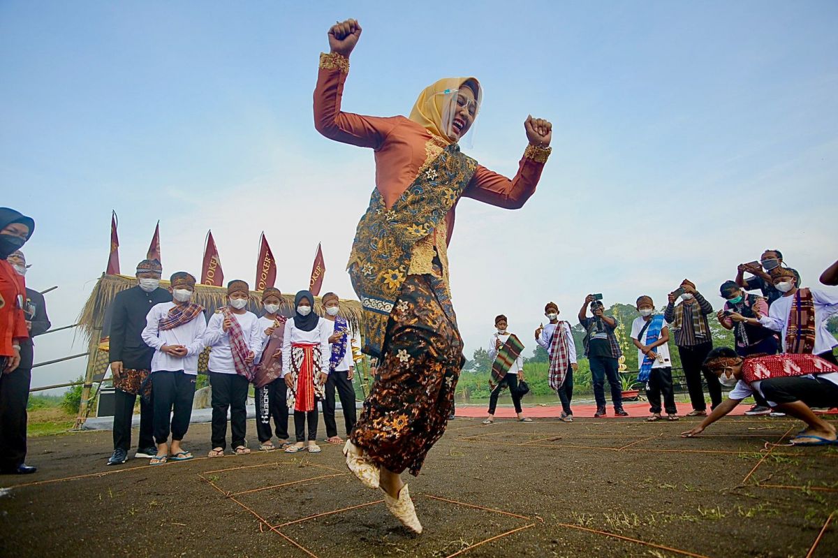 KemenPAN RB Apresiasi Mojotirto Festival yang Tonjolkan Permainan Tradisional