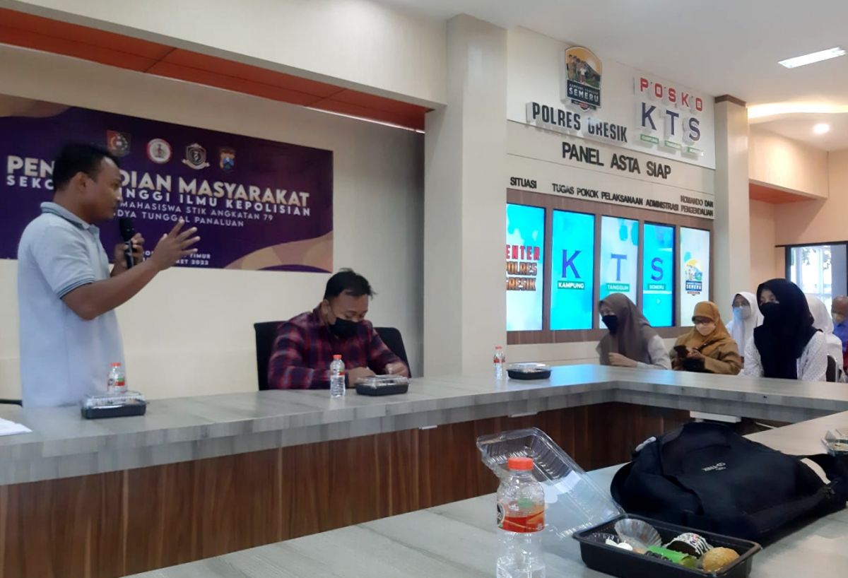 PWI Gresik saat memberikan edukasi jurnalistik kepada pelajar (Foto: PWI Gresik for jatimnow.com)