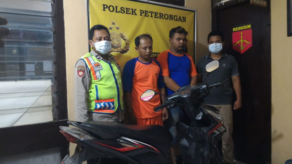 Pelaku pencurian pompa diesel saat diamankan di Polsek Peterongan. (Foto: Polsek Peterongan)