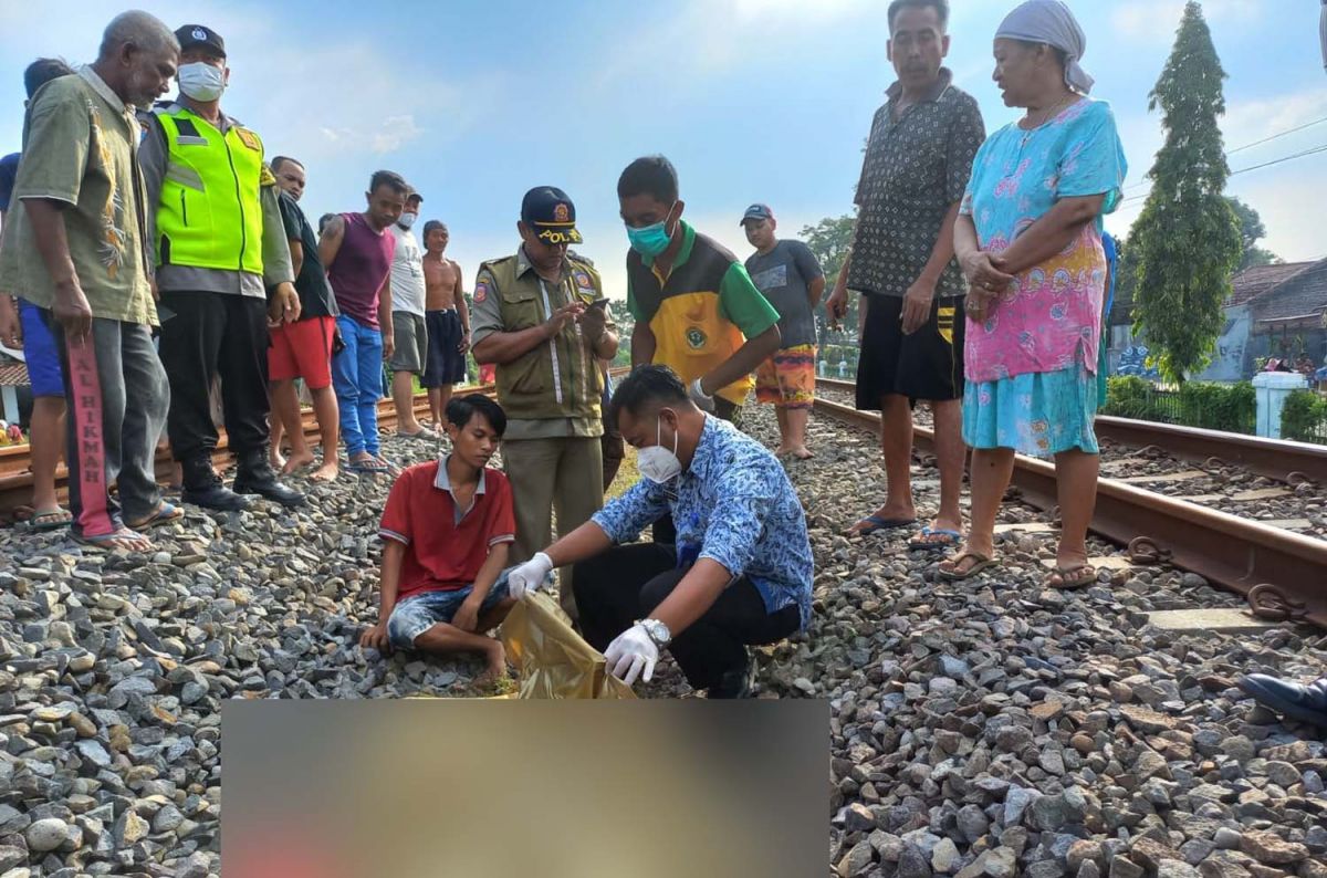 Pengendara motor di Jombang tewas tersambar kereta api (Foto: Elok Aprianto/jatimnow.com)