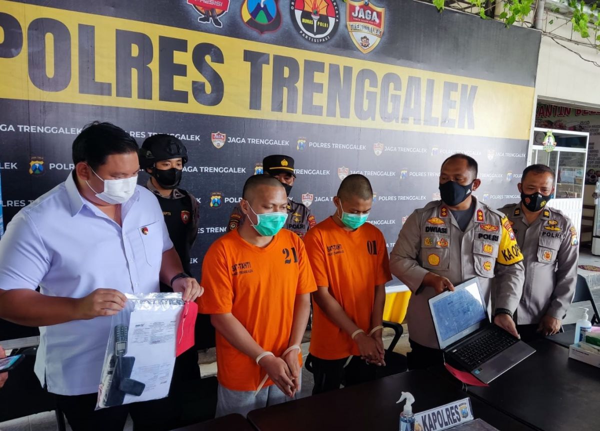 Tersangka penipuan asal Sulawesi Selatan diringkus Polres Trenggalek. (Foto: Dok. Humas Polres Trenggalek)
