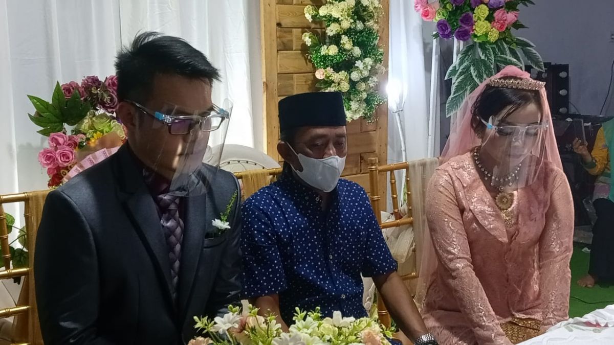 Pernikahan dengan ijab kabul bahasa Inggris di Ponorogo.(Foto: Mita Kusuma/jatimnow.com)