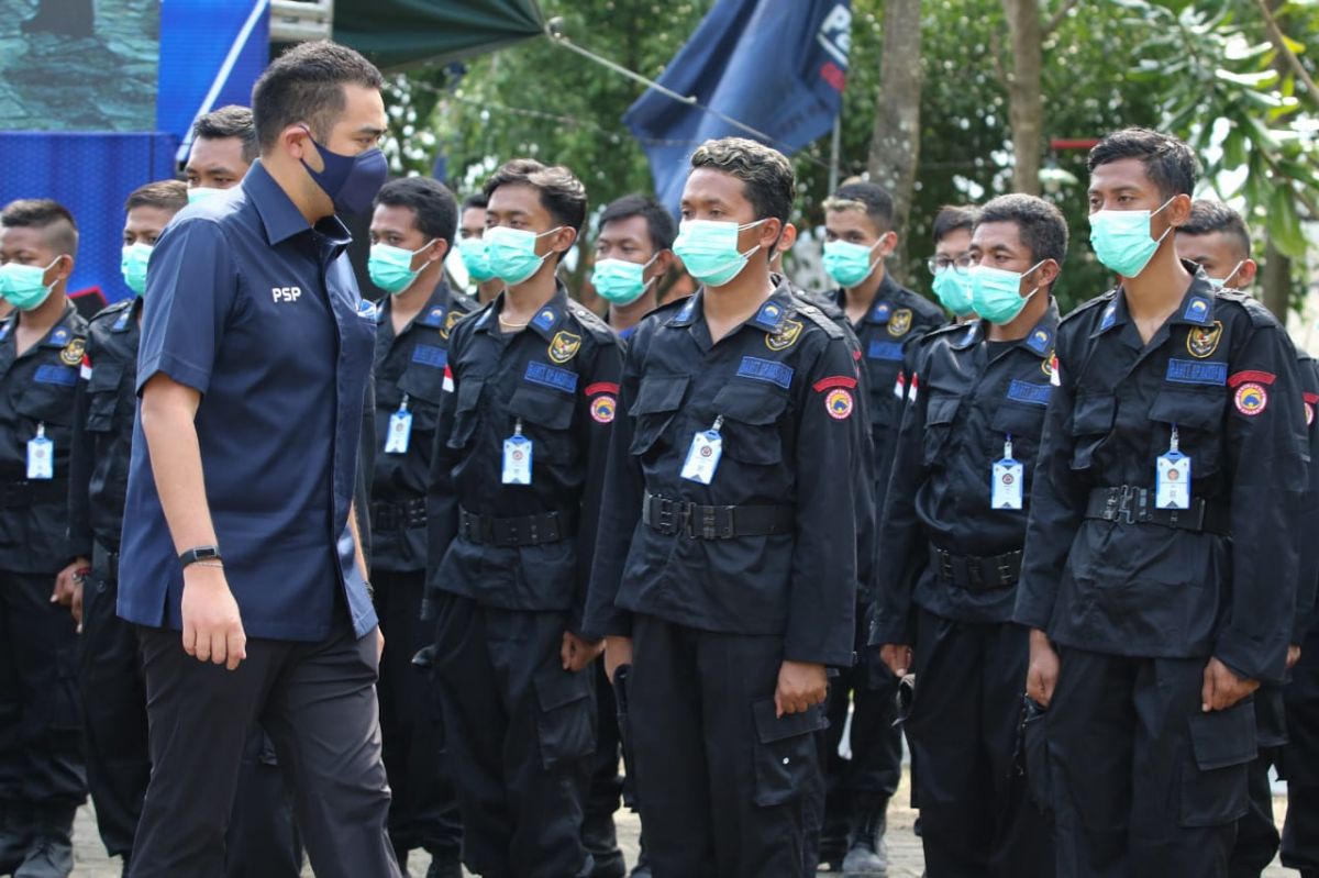 Prananda Surya Paloh saat menyiapkan pasukan Baret Rescue Garda Pemuda Nasdem Jatim di Wego Lamongan. (Foto: Garda Pemuda Nasdem for jatimnow.com)