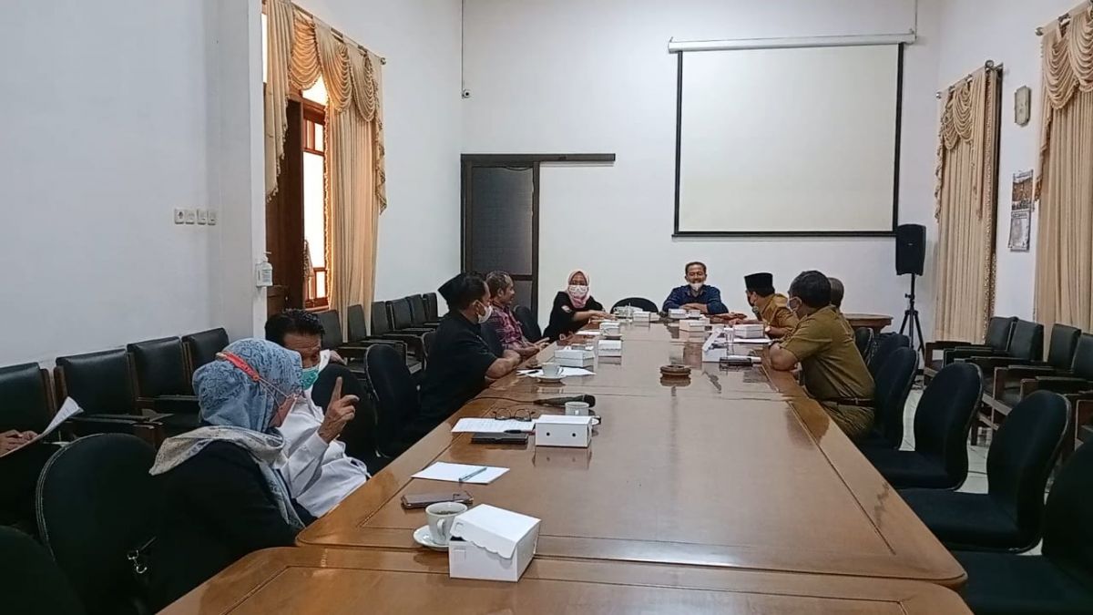 Rapat dengan pendapat Dindik dan DPRD Ponorogo (Foto: Mita Kusuma/jatimnow.com)