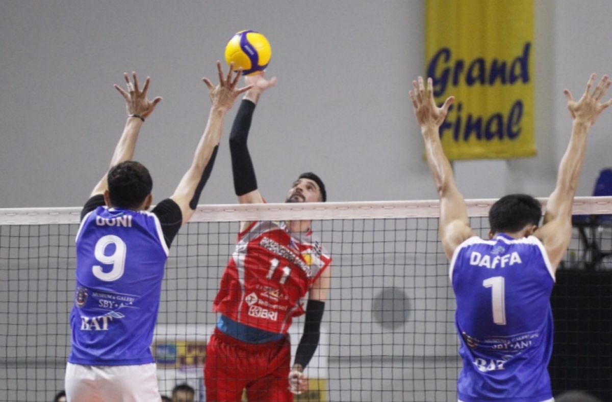 Surabaya Bhayangkara Samator (merah) saat bertanding melawan Bogor Lavani (Foto: Media Officer Proliga)