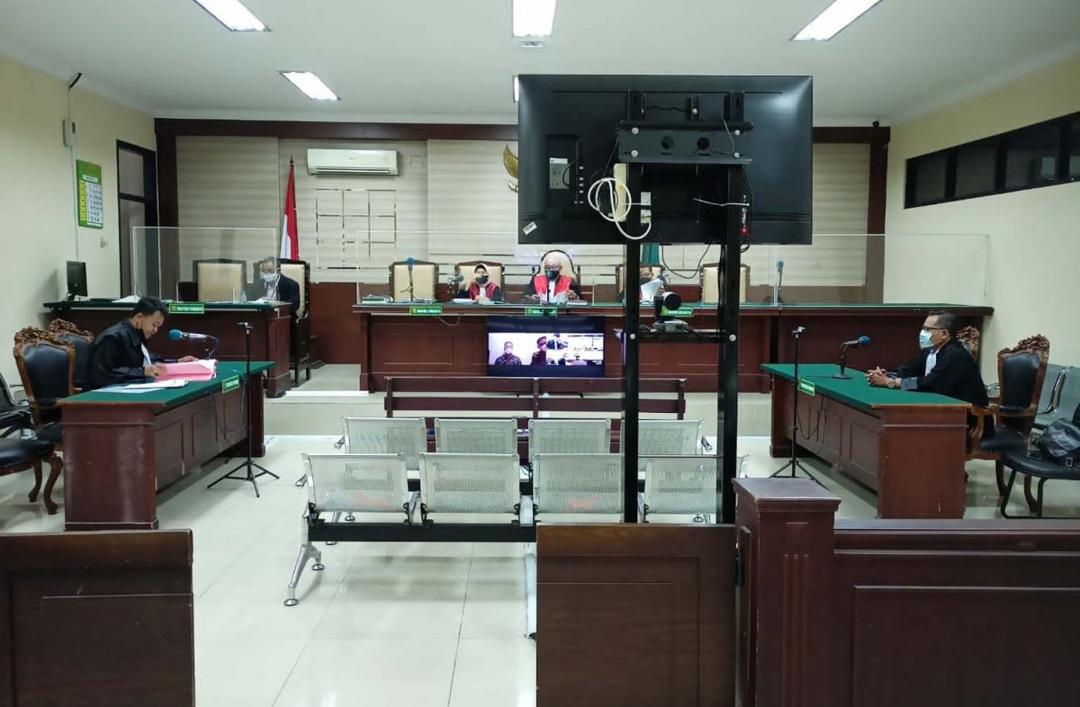 Sidang secara virtual kasus korupsi pengadaan perpusdes Jombang di Pengadilan Tipikor Surabaya (Foto: Kejaksaan Negeri Jombang)