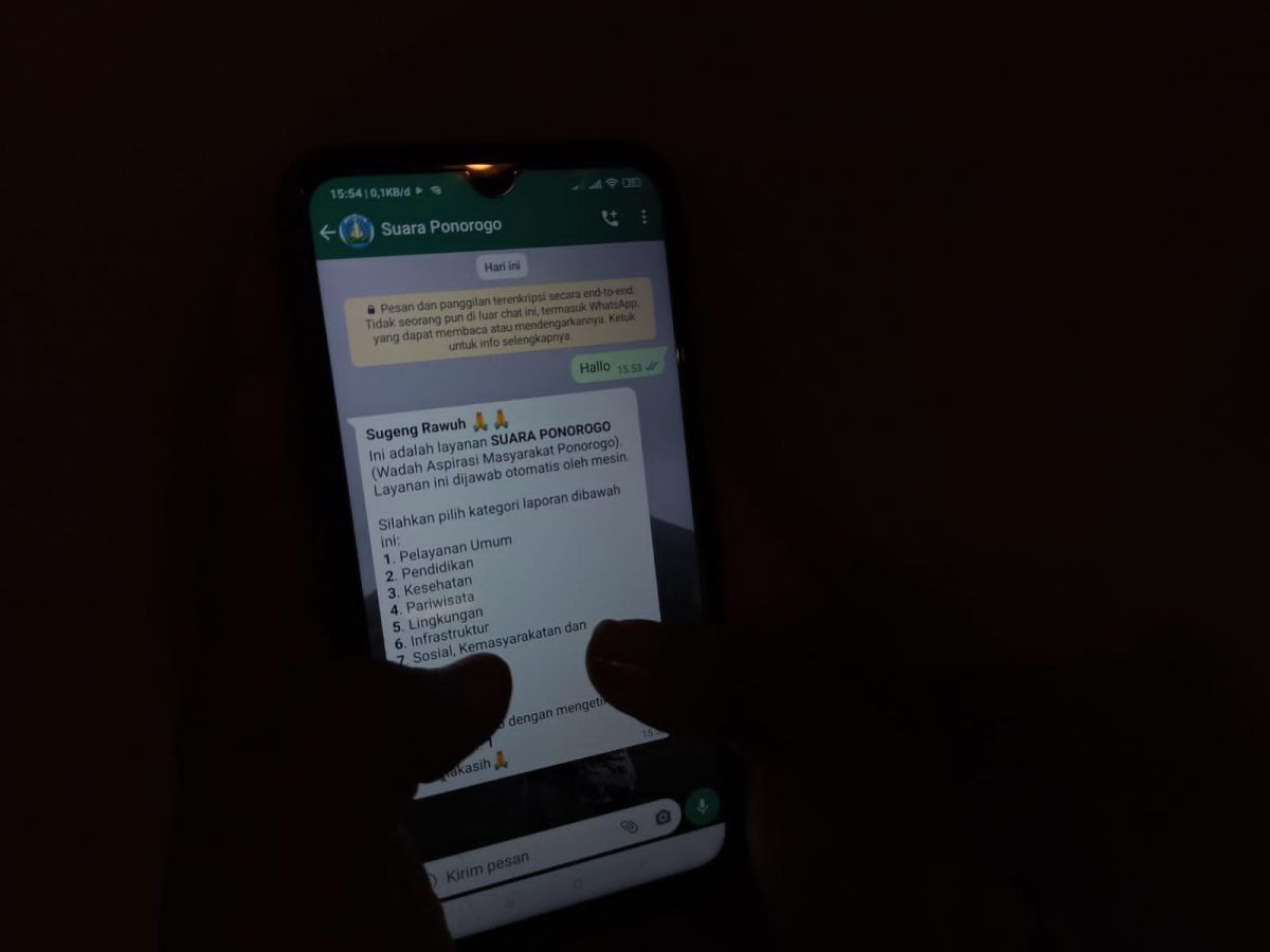 Aplikasi aduan masyarakat Ponorogo berbasis WhatsApp bernama Suara Ponorogo.(Foto: Mita Kusuma/jatimnow.com)