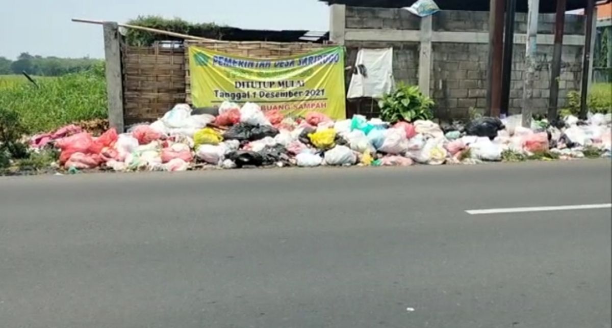 Tumpukan sampah di eks TPST Sarirogo.(Foto: Zainul Fajar/jatimnow.com)