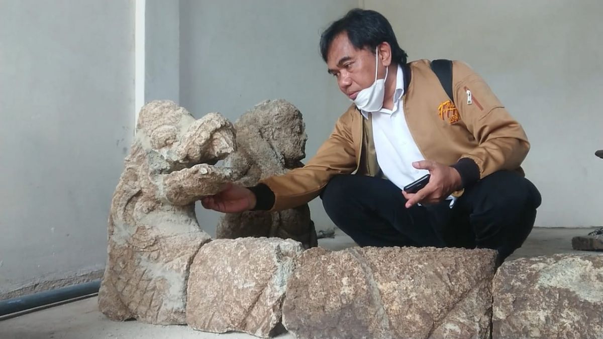 Tim Pusat Survei Badan Geologi Bandung melakukan scaning di lokasi temuan Arca Dwarapala di Tulungagung (Foto-foto: Bramanta Pamungkas/jatimnow.com)