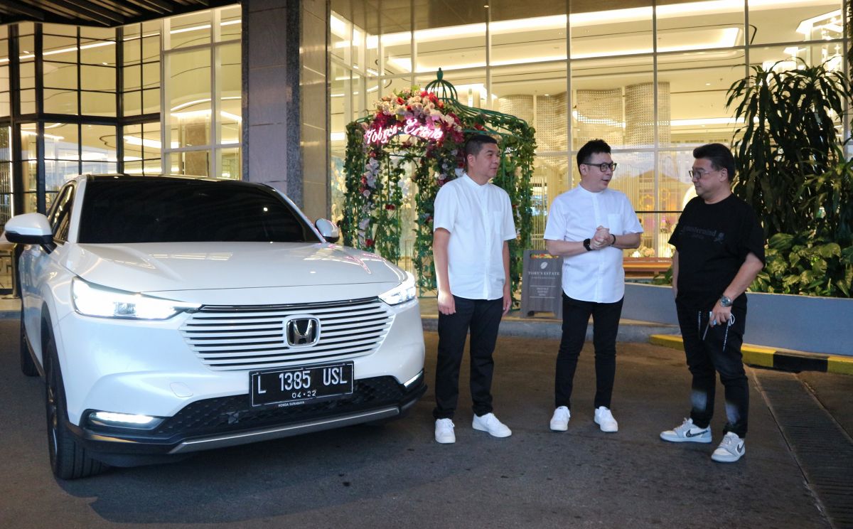 President Director Honda Surabaya Center, Ang Hoey Tiong dan Marketing and After Sales Service Director Wendy Miharja (Foto-foto: Fajar Mujianto/jatimnow.com)