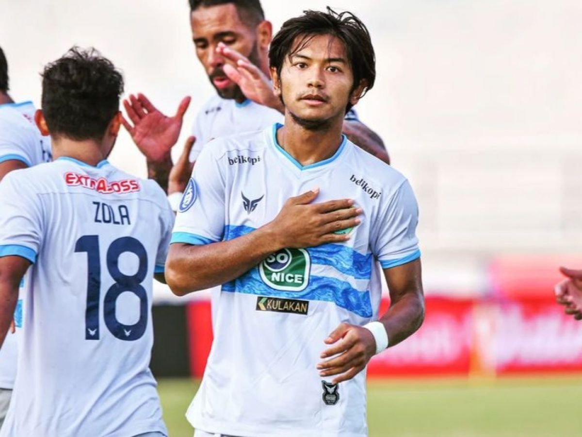 Riyatno Abiyoso saat berseragam Persela Lamongan.(Foto: Instagram Riyatno Abiyoso/jatimnow.com)