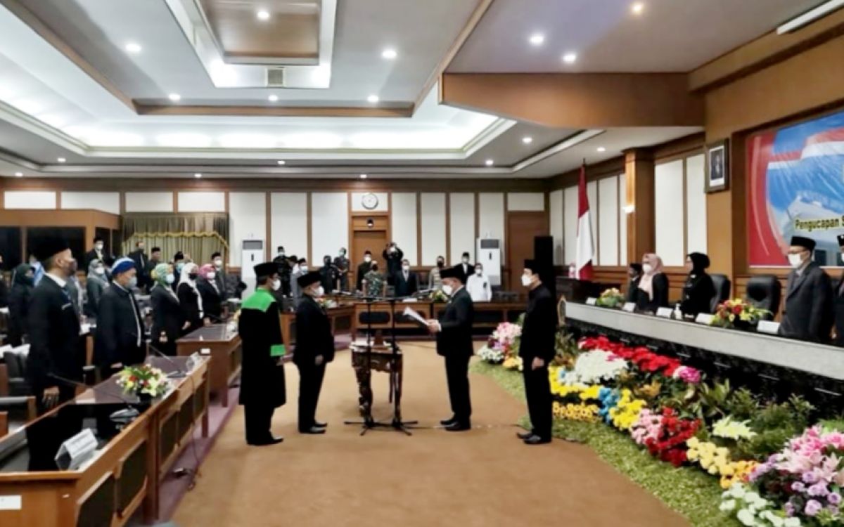 Pelantikan Ali Mahmudi sebagai anggota Fraksi PPP DPRD Gresik.(Foto: Sahlul Fahmi)