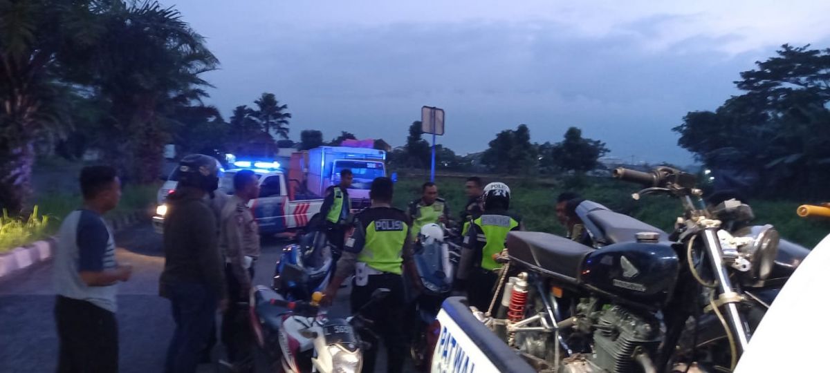 Satlantas Polres Pasuruan mengamankan sejumlah kendaraan saat pembubaran balap liar.(Foto: Satlantas Polres Pasuruan)