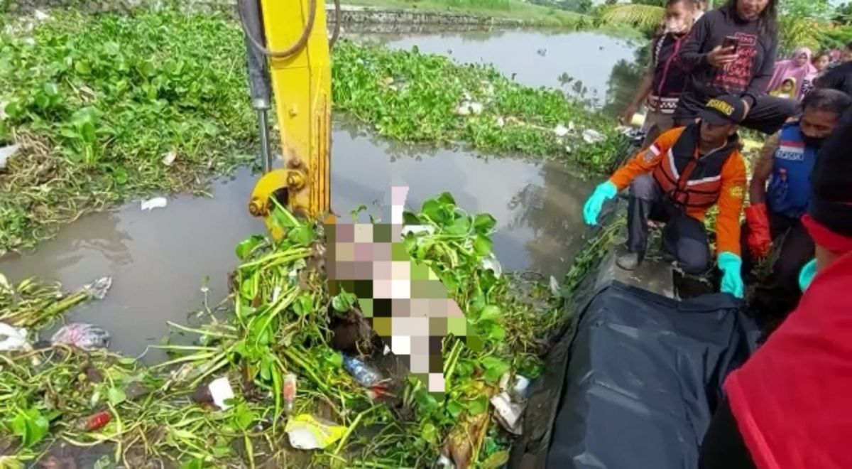 Jenazah Balita yang Hilang di Sungai Porong Ditemukan Tersangkut Eceng Gondok