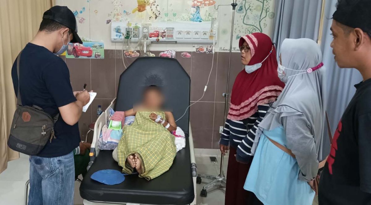 Bocah korban ledakan petasan di Kediri saat menjalani perawatan di RSUD Simpang Lima Gumul (Foto: Polsek Ngadiluwih/jatimnow.com)