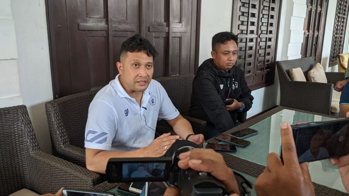 CEO Persik Kediri Alif Sapto Nugroho (kiri). (Foto: Yanuar Dedy/jatimnow.com)