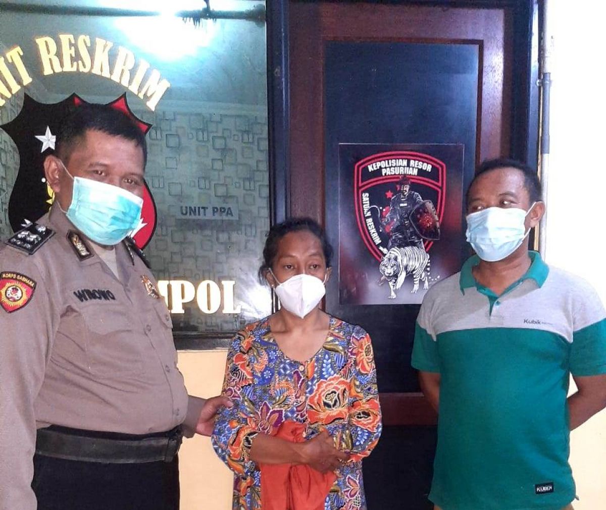 Emak-emak pelaku curanmor diamankan di Polsek Gempol.(Foto: Polsek Gempol)