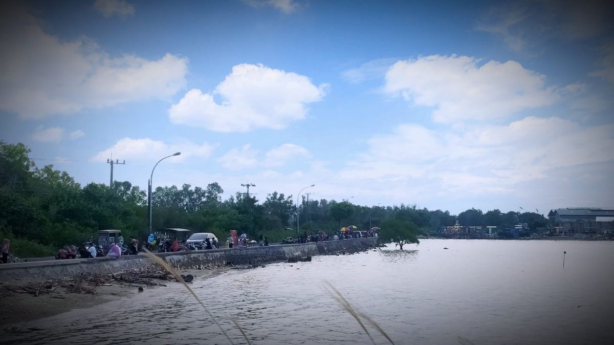 Suasana Pantai Plengsengan Ngimboh, Ujungpangkah, Gresik (Foto: Adit/jatimnow.com)