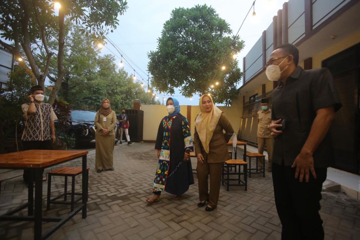 Wali Kota Mojokerto Ika Puspitasari saat peresmian Kafe Teras (Foto-foto: Dwi for jatimnow.com)