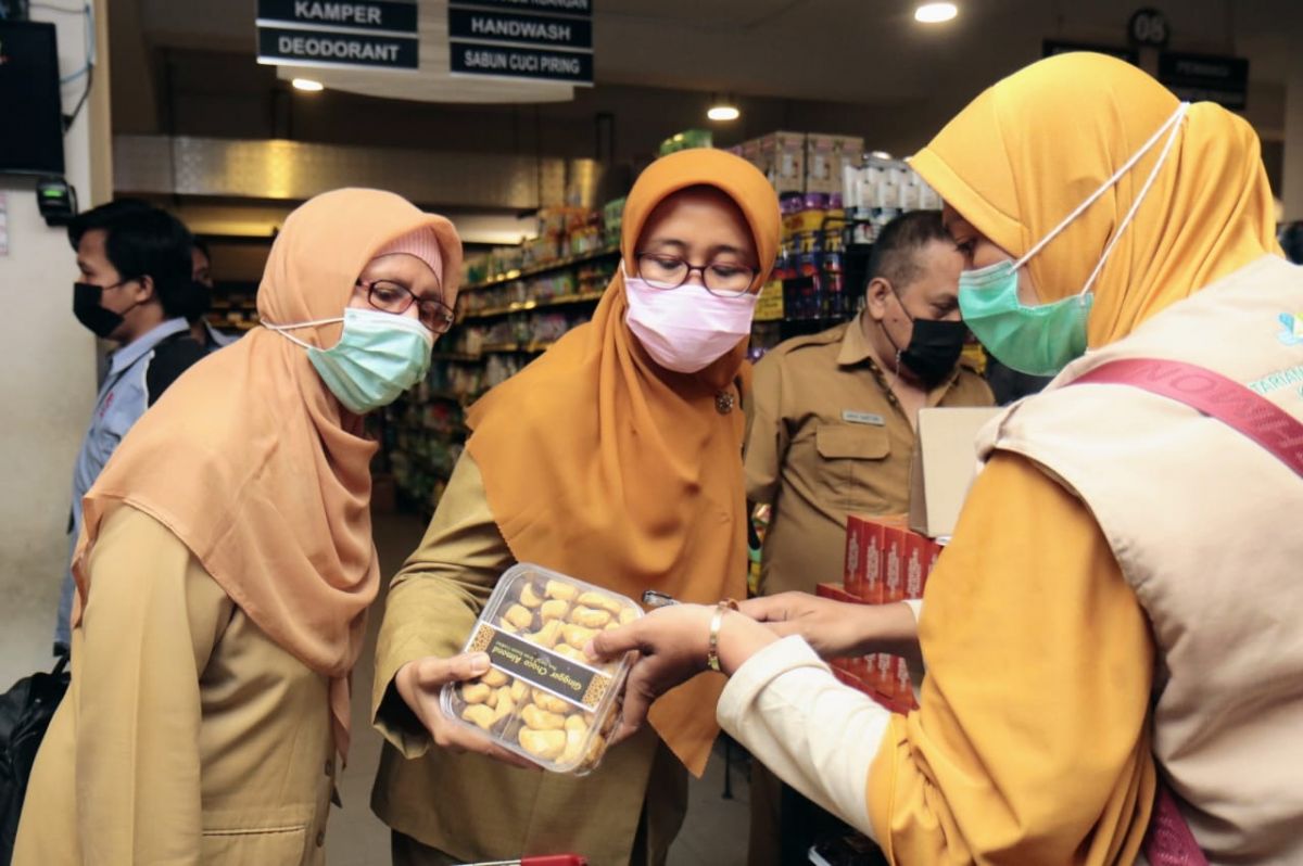 Sidak mamin di sejumlah swalayan dan pertokoan di Kota Probolinggo (Foto: Mahfud Hidayatullah/jatimnow.com)